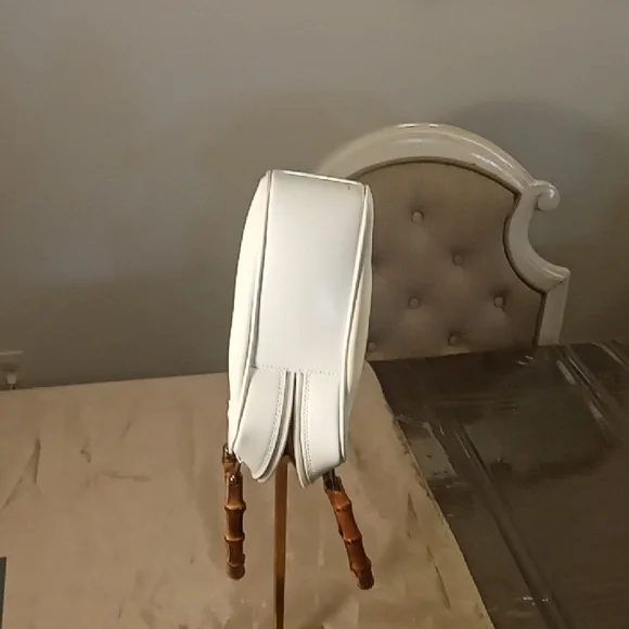 Elegant Gucci White Handbag with Bamboo Handles